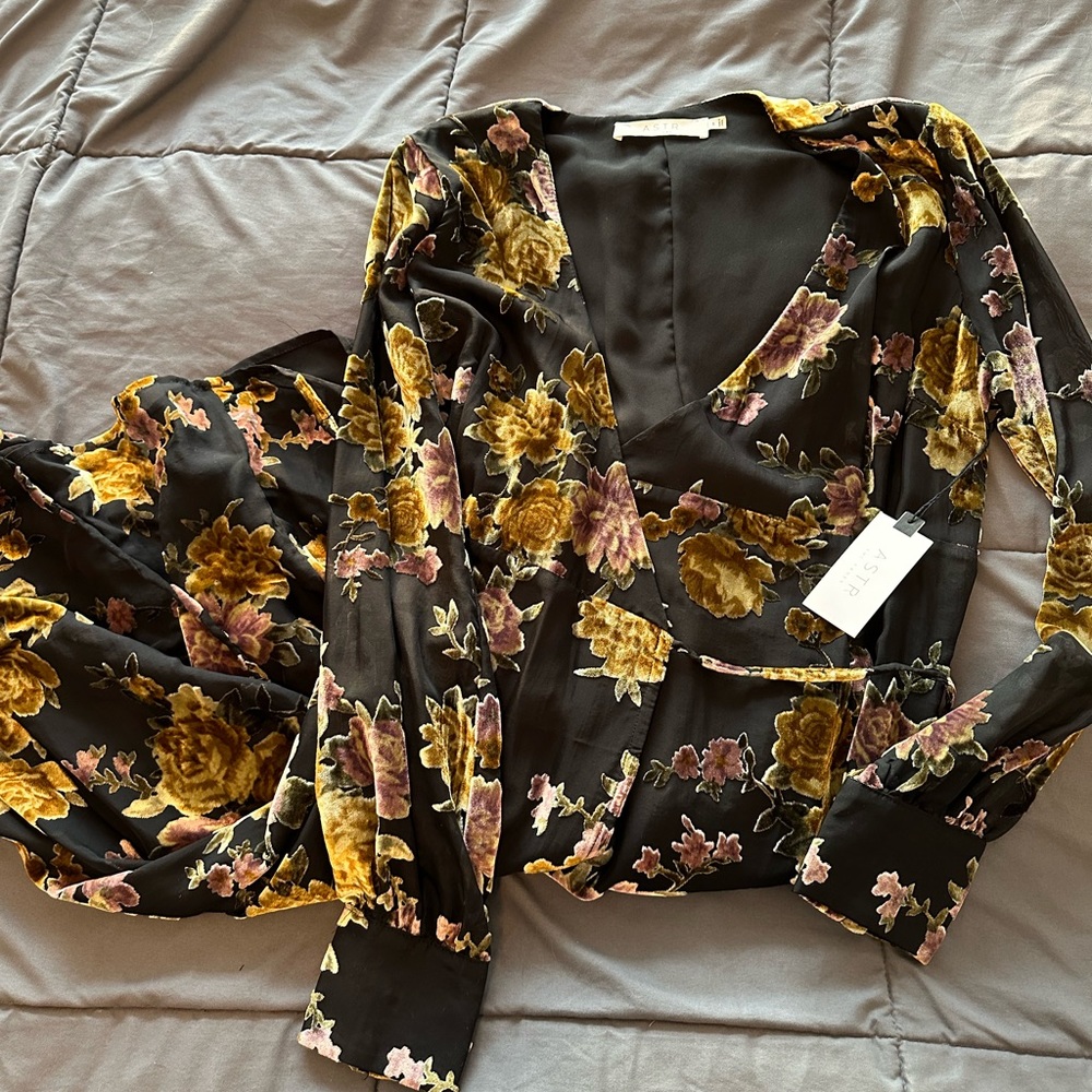 Astr the Label Women’s Midi Wrap Dress, Size M, Black Yellow Flowers, Velvet